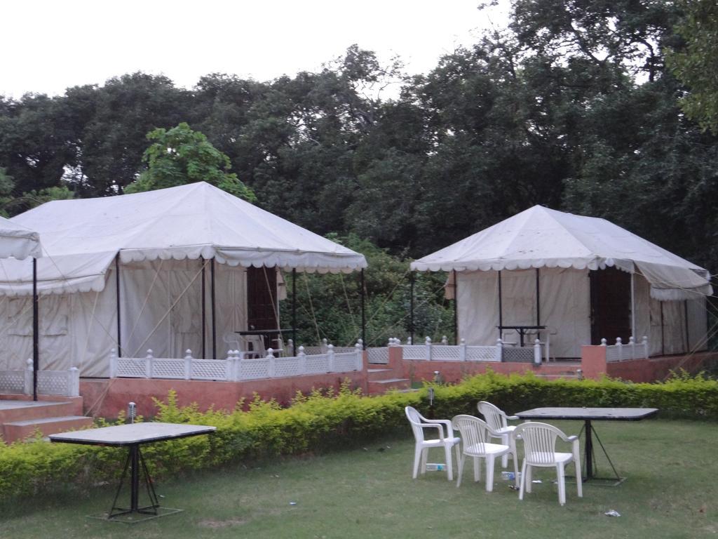 The Aravali Tent Resort Udaipur Rum bild